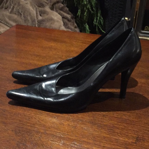 Pointy black leather stilettos - Picture 2 of 5
